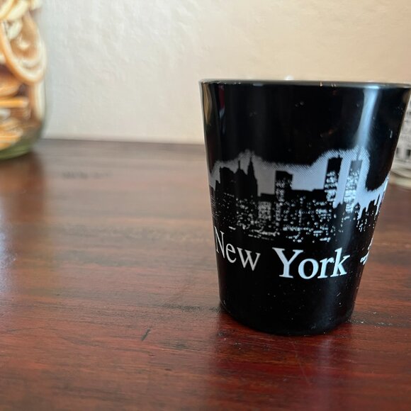 VTG Shot Glass Lot of 6 US Destinations Souvenirs New York Twin Towers Alcatraz - Picture 7 of 9